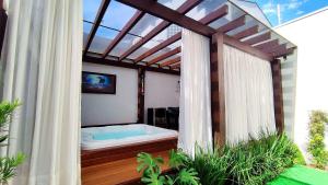 a bathroom with a bath tub in a room at Casa Luxo Jacuzzi aquecida prox Cataratas e Aerpt in Foz do Iguaçu