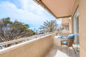 A balcony or terrace at Apartamento familiar vistas al mar by Rent Me