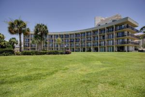 a large building with a lawn in front of it at Pirates Bay A409 in Fort Walton Beach