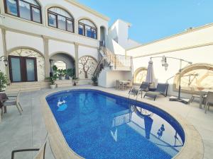 Бассейн в SOFIA BOUTIQUE HOTEL или поблизости