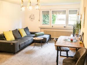 a living room with a couch and a table at TRUTH für 3 - Moderne Küche - Smart TV - Teppichboden in Dortmund