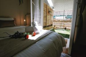 A bed or beds in a room at Cozy Apartment in the heart of Athens!