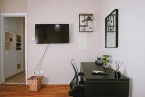 A television and/or entertainment centre at Cozy Apartment in the heart of Athens!