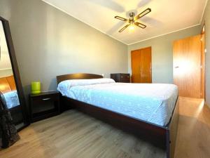 Posteľ alebo postele v izbe v ubytovaní Golden Sand Apartment Cambrils