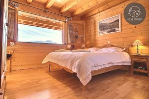a bedroom with a bed in a log cabin at Chalet Ovronne in Ovronnaz