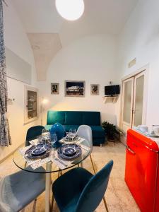a living room with a table and chairs and a couch at Casa Agrumeto 28 in Ostuni