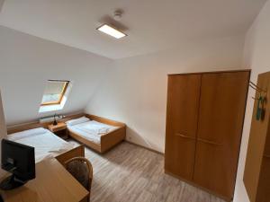 Postel nebo postele na pokoji v ubytování Krügers Hotel