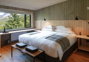 a bedroom with a large bed and a large window at Explora en El Chalten in El Chalten