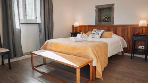 Ένα ή περισσότερα κρεβάτια σε δωμάτιο στο Casas do Forneiro A Casa - Para 2 Pessoas +34 φωτογραφίες