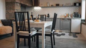 a kitchen with a table with four chairs in it at Casas do Forneiro A Casa Para 2 Pessoas in Nordeste