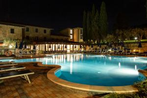 The swimming pool at or close to Hotel Villa Paradiso Még 18 kép