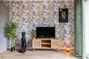 Μια τηλεόραση ή/και κέντρο ψυχαγωγίας στο Le Nouveau Monde - Appartement Chic et Confortable