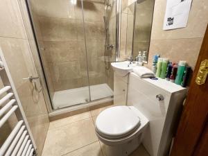 Koupelna v ubytování Convenient 2BR Flat Gorgie Edinburgh