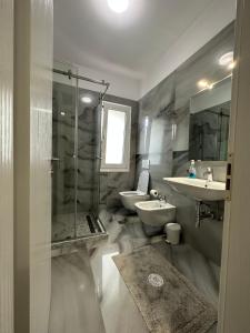 a bathroom with two sinks and a shower at Brilant Apartament in Tirana