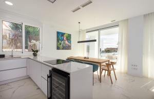 Kuchnia lub aneks kuchenny w obiekcie Villa Eliseo - private pool and sea views I 2400