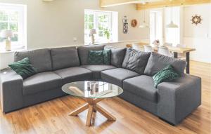 Χώρος καθιστικού στο Stunning Home In Emmelsbüll-Horsbüll