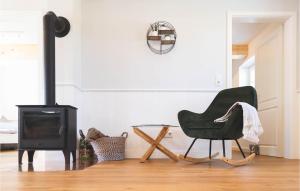Χώρος καθιστικού στο Stunning Home In Emmelsbüll-Horsbüll