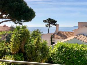a view of the ocean from a house at Villa Montfleuri, vieille ville à pieds, vue mer, piscine, 8 pers in Sainte-Maxime