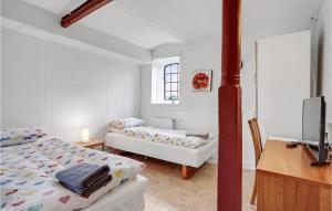 Ένα ή περισσότερα κρεβάτια σε δωμάτιο στο Nice Apartment In Esbjerg V With Wifi