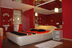 Giường trong phòng chung tại Monte Carlo Love Porto +89 ảnh