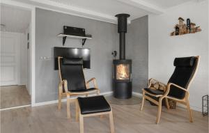 Μια τηλεόραση ή/και κέντρο ψυχαγωγίας στο Lovely Home In Hurup Thy With Sauna