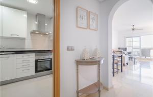Kjøkken eller kjøkkenkrok på Stunning Apartment In Rincn De La Victoria With Kitchenette