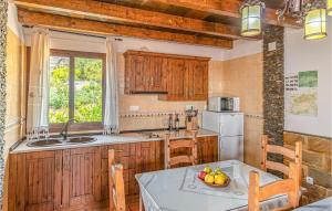 Η κουζίνα ή μικρή κουζίνα στο Lovely Home In Mecina Bombarón