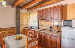 Η κουζίνα ή μικρή κουζίνα στο Lovely Home In Mecina Bombarón