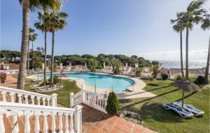 Bazén v ubytovaní Stunning Apartment In Benalmádena alebo v jeho blízkosti