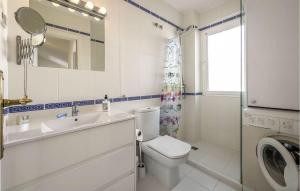 Kúpeľňa v ubytovaní Stunning Apartment In Benalmádena