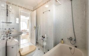 Kúpeľňa v ubytovaní Stunning Apartment In Benalmádena