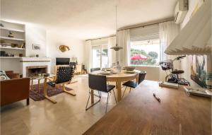 Posedenie v ubytovaní Stunning Apartment In Benalmádena