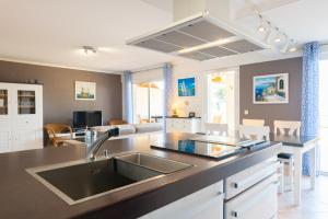 Kjøkken eller kjøkkenkrok på Costebelle Vue Mer 2ch/4p Terrasse Garage privatif