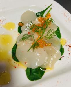 アンデルナンにあるThe Originals City, Hôtel Le Louisiane, Belfort Sudの卵野菜盛り合わせ