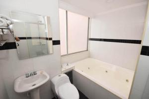 a bathroom with a sink and a toilet and a tub at HOTEL ZAFIRO PLAZA in Tunja
