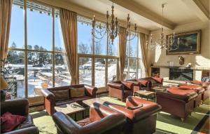 Χώρος καθιστικού στο Cozy Apartment In Tisleidalen With Wifi