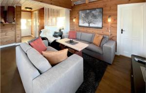 Et sittehjørne på Amazing Home In Rjukan With Sauna And 5 Bedrooms