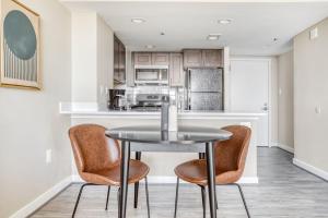 a kitchen with a table and two chairs at Clarendon 1BR w Gym WD Doorman nr Metro WDC-350 in Arlington