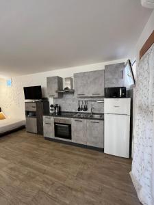 Η κουζίνα ή μικρή κουζίνα στο Monolocale 1 Puntone Scarlino +19 φωτογραφίες