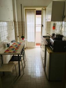 Kuchyň nebo kuchyňský kout v ubytování La mia casa di Roma