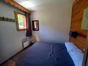 Cama ou camas em um quarto em Appartement Saint-François-Longchamp, 3 pièces, 6 personnes - FR-1-635-71