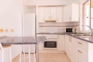 Kuchyň nebo kuchyňský kout v ubytování Villa Mar Deluxe Gran Canaria