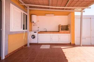 Kuchyň nebo kuchyňský kout v ubytování Villa Mar Deluxe Gran Canaria