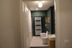 A bathroom at La casa in Carteria