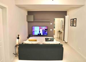 A television and/or entertainment centre at La casa in Carteria Még 5 kép
