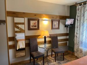 Una televisión o centro de entretenimiento en Hotel Rural El Valle