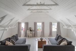 Posezení v ubytování Bergs Gård & Hållsvikens Gård