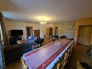 a living room with a table and a couch at Chalet chaleureux in Crillat
