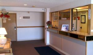 The lobby or reception area at Travelers Inn Bullhead City