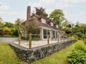 an exterior view of a house with a stone wall at Flushing Meadow in Helston